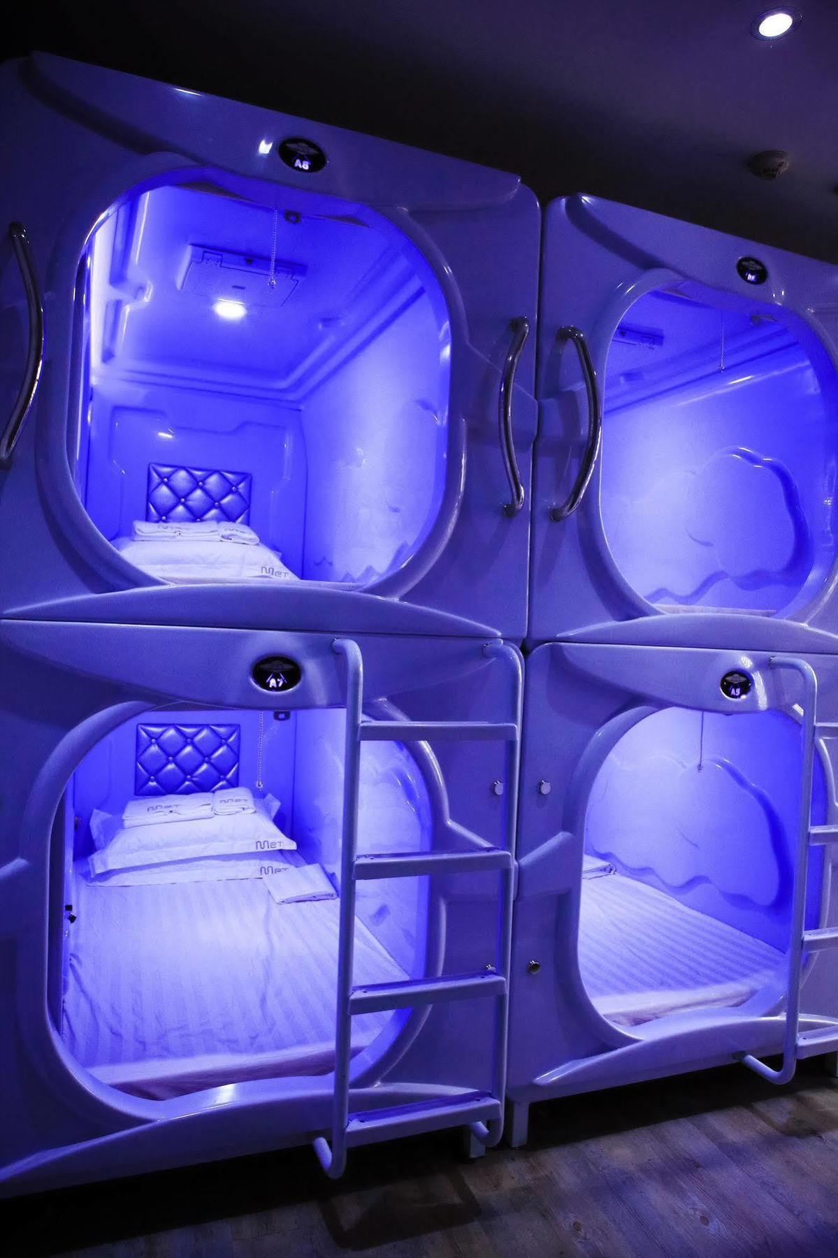 Met A Space Pod @ Boat Quay Singapore Exteriör bild