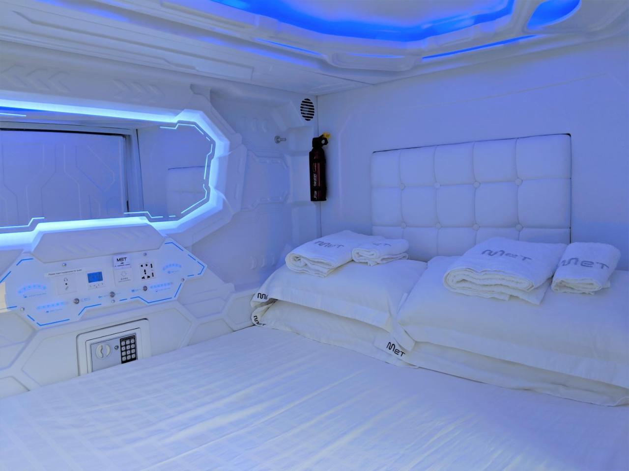 Met A Space Pod @ Boat Quay Singapore Exteriör bild