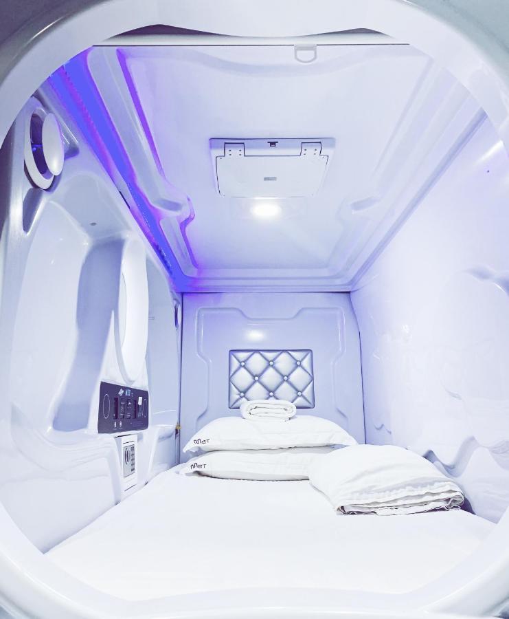Met A Space Pod @ Boat Quay Singapore Exteriör bild