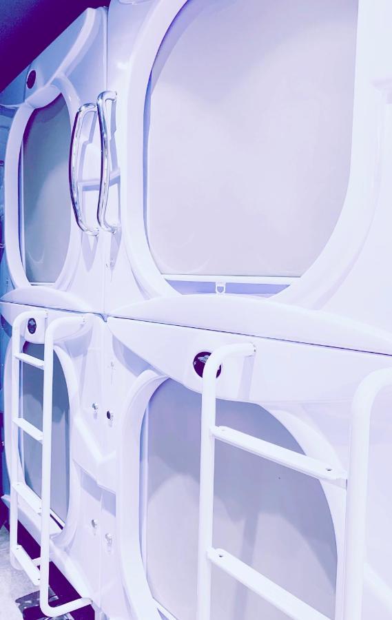 Met A Space Pod @ Boat Quay Singapore Exteriör bild