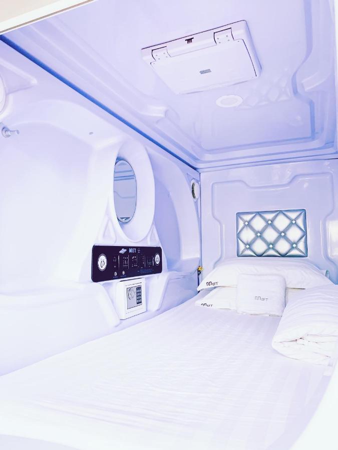 Met A Space Pod @ Boat Quay Singapore Exteriör bild