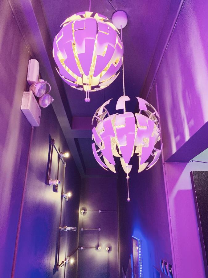 Met A Space Pod @ Boat Quay Singapore Exteriör bild