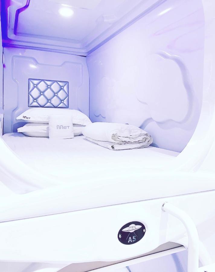 Met A Space Pod @ Boat Quay Singapore Exteriör bild