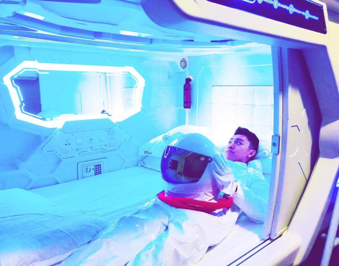 Met A Space Pod @ Boat Quay Singapore Exteriör bild