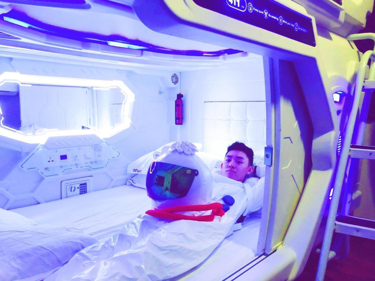 Met A Space Pod @ Boat Quay Singapore Exteriör bild
